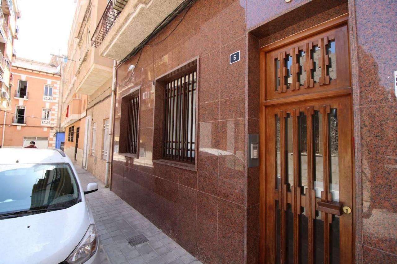 Big Apartment With Unique Patio Near Santa Barbara Castle Alicante Bagian luar foto