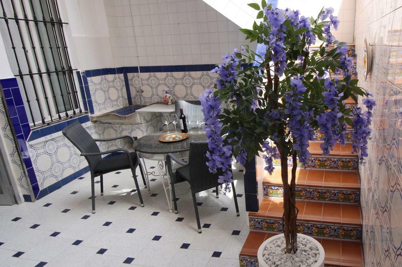 Big Apartment With Unique Patio Near Santa Barbara Castle Alicante Bagian luar foto