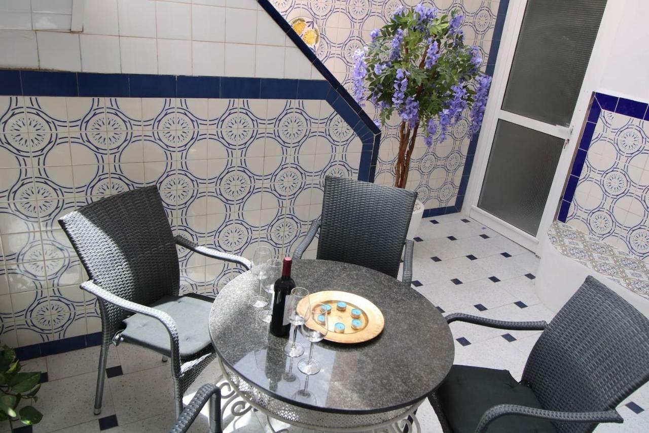 Big Apartment With Unique Patio Near Santa Barbara Castle Alicante Bagian luar foto