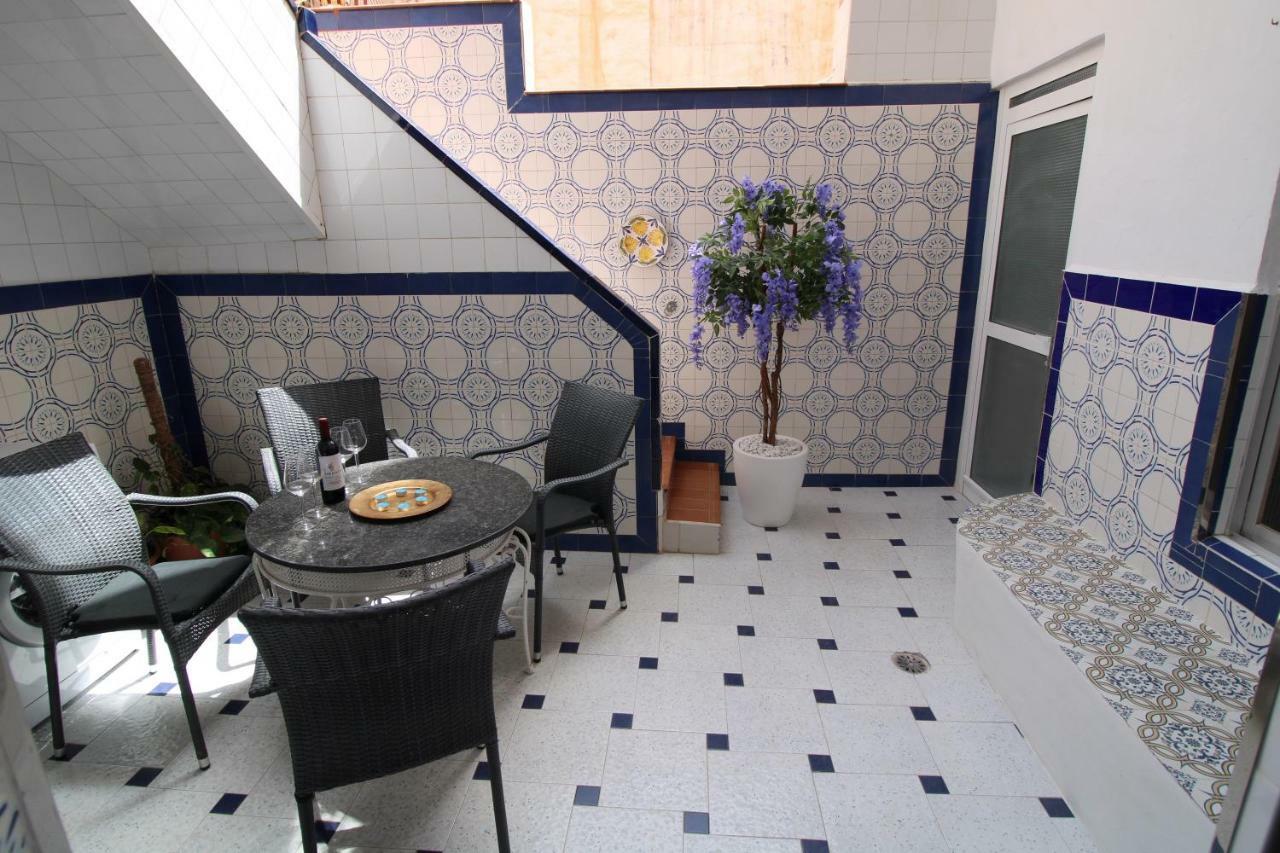 Big Apartment With Unique Patio Near Santa Barbara Castle Alicante Bagian luar foto