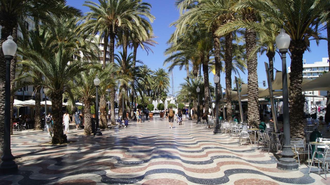 Big Apartment With Unique Patio Near Santa Barbara Castle Alicante Bagian luar foto