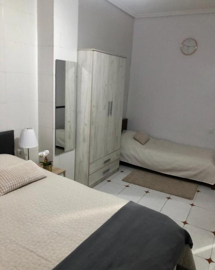 Big Apartment With Unique Patio Near Santa Barbara Castle Alicante Bagian luar foto