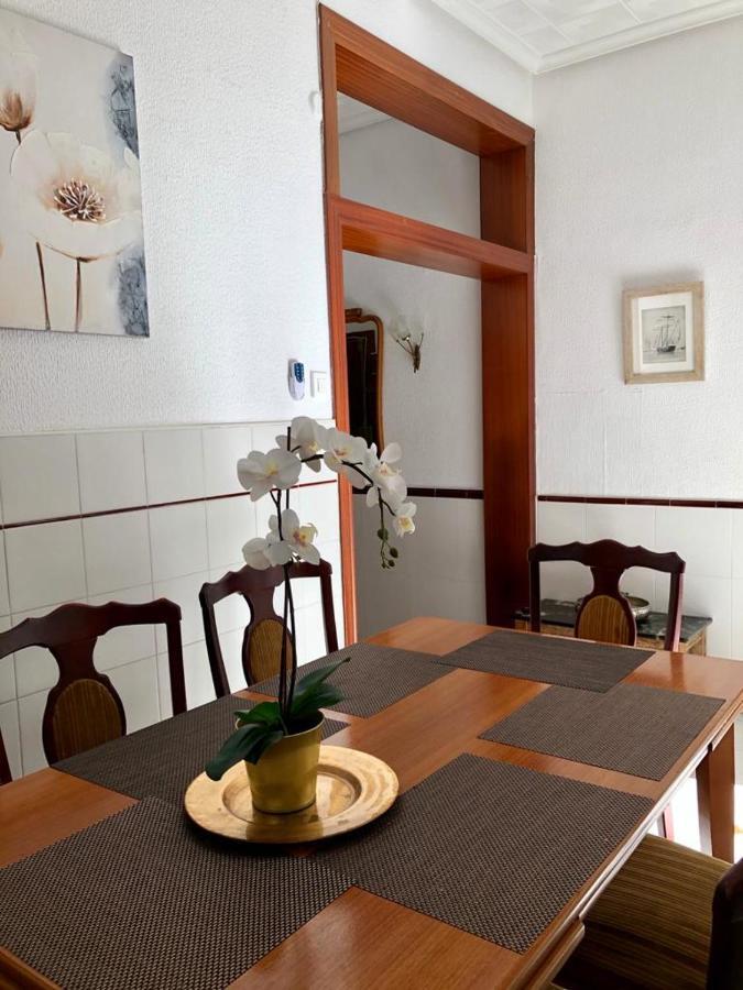 Big Apartment With Unique Patio Near Santa Barbara Castle Alicante Bagian luar foto