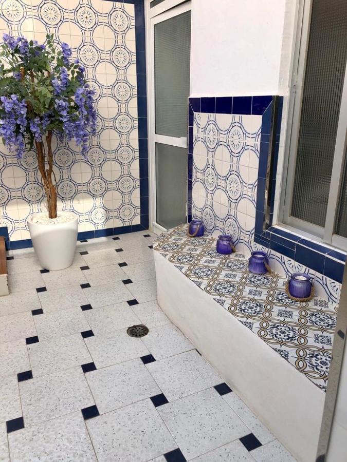 Big Apartment With Unique Patio Near Santa Barbara Castle Alicante Bagian luar foto